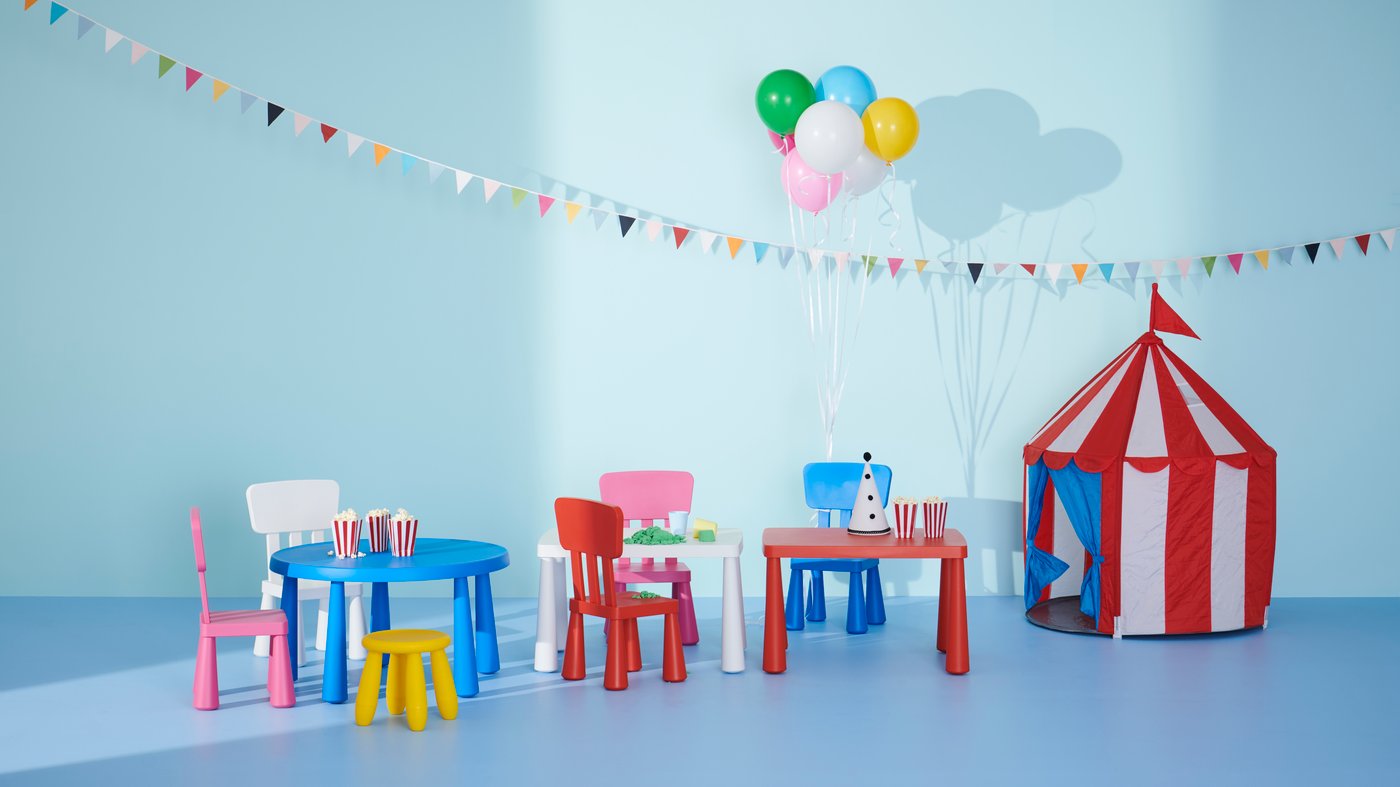 An in/outdoor white MAMMUT children's table