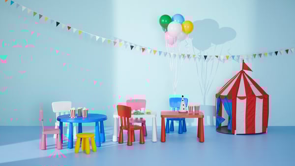 Una mesa infantil MAMMUT blanca para interior y exterior.