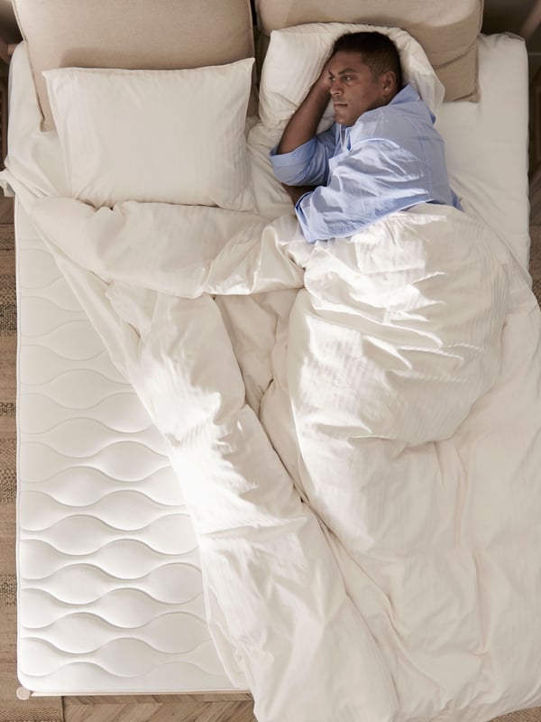 A firm/white VÅGSTRANDA hybrid mattress