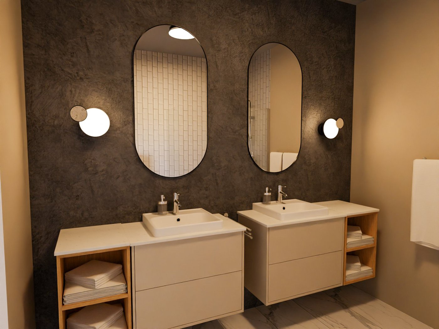 Bad eines Hotelzimmers. Zwei Waschtische mit offener Aufbewahrung und zwei Schubladen. Darüber zwei große ovale Spiegel.