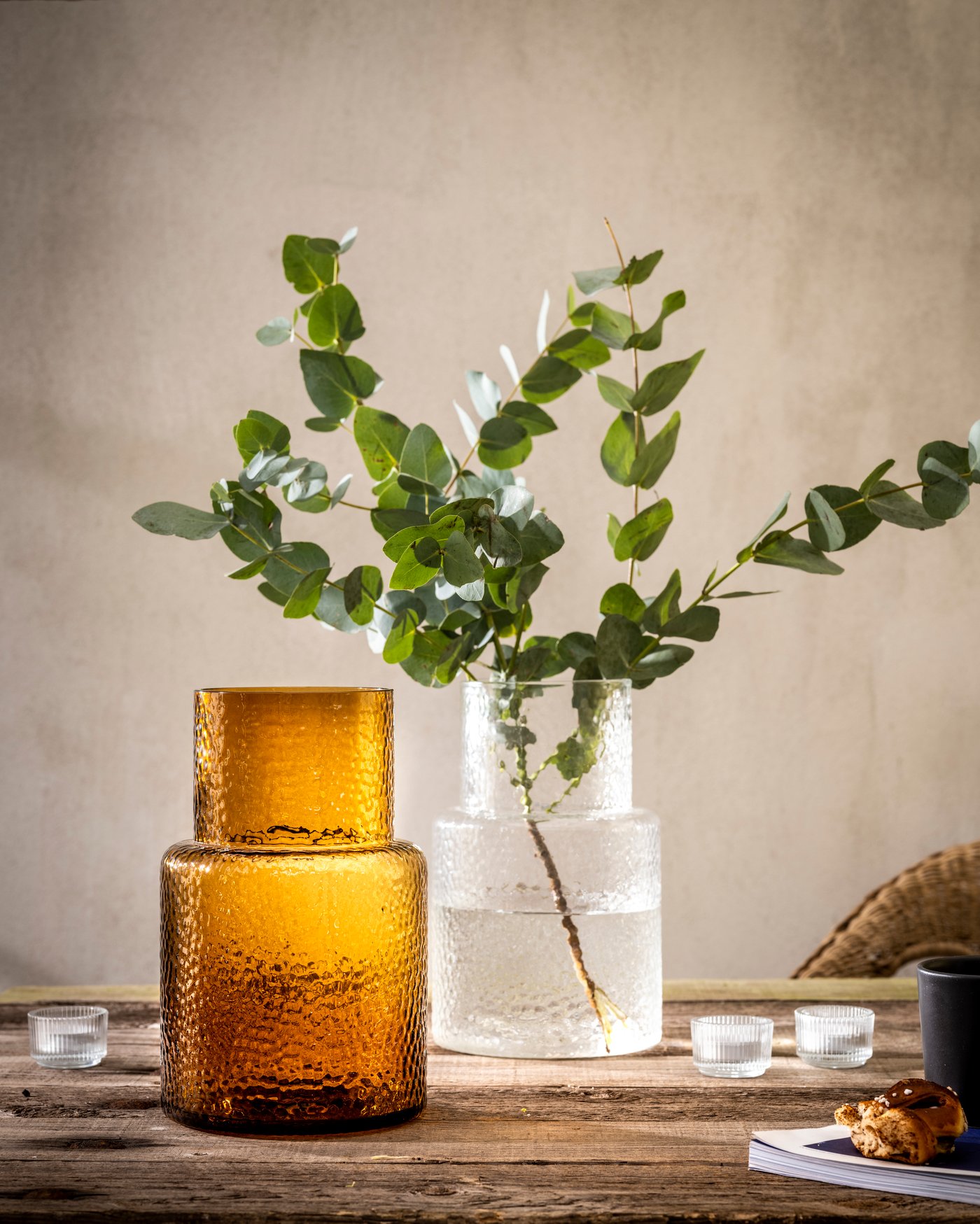 Un vase KONSTFULL en verre transparent/à motifs