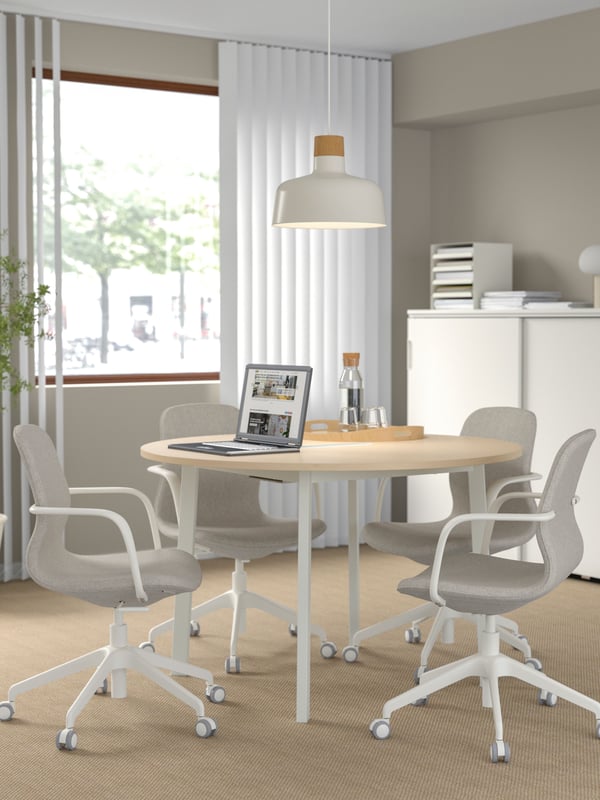 A round birch veneer/white MITTZON conference table