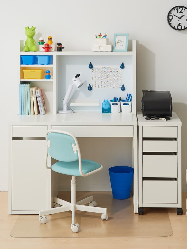 A white/Vissle blue/green ÖRFJÄLL children's desk chair