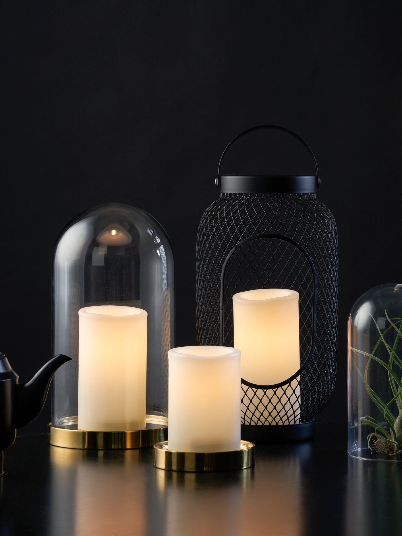 A white/indoor ÄDELLÖVTRÄD LED block candle