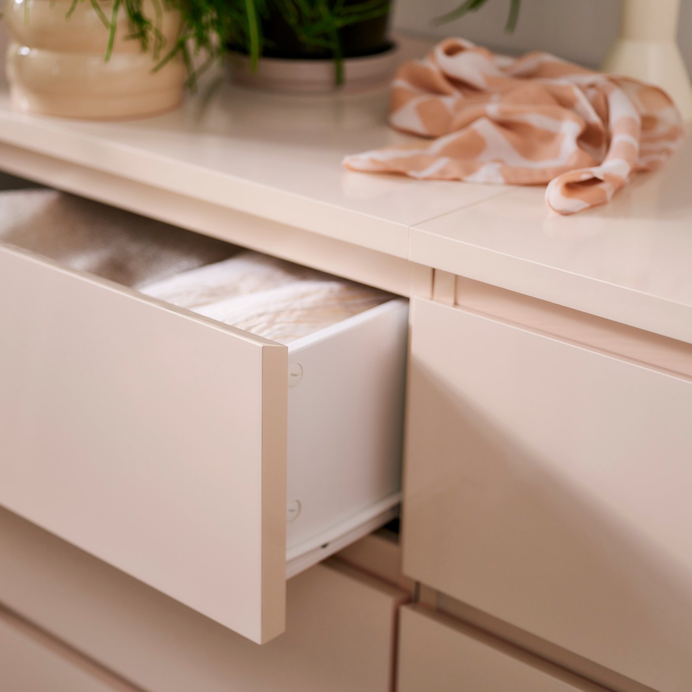 An in/outdoor/beige HASSELBUKETT plant pot