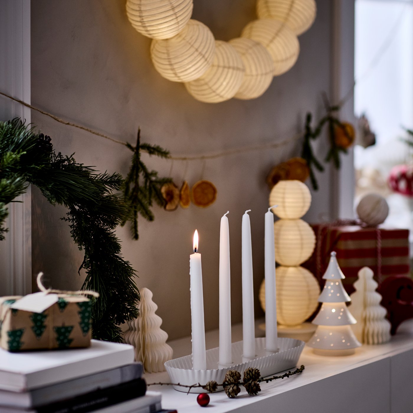 A tree metal/battery-operated STRÅLA LED decorative table lamp