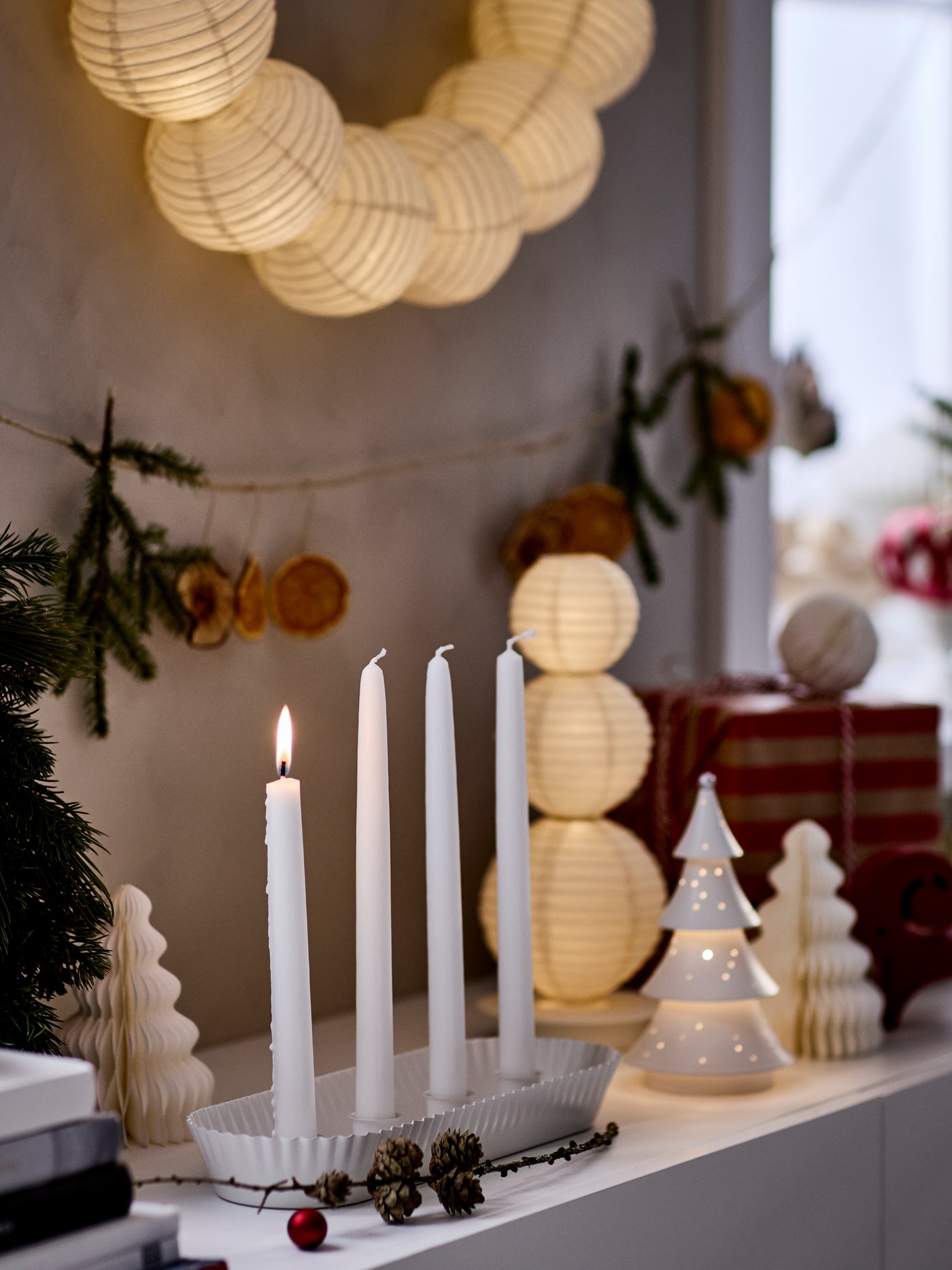 A tree metal/battery-operated STRÅLA LED decorative table lamp