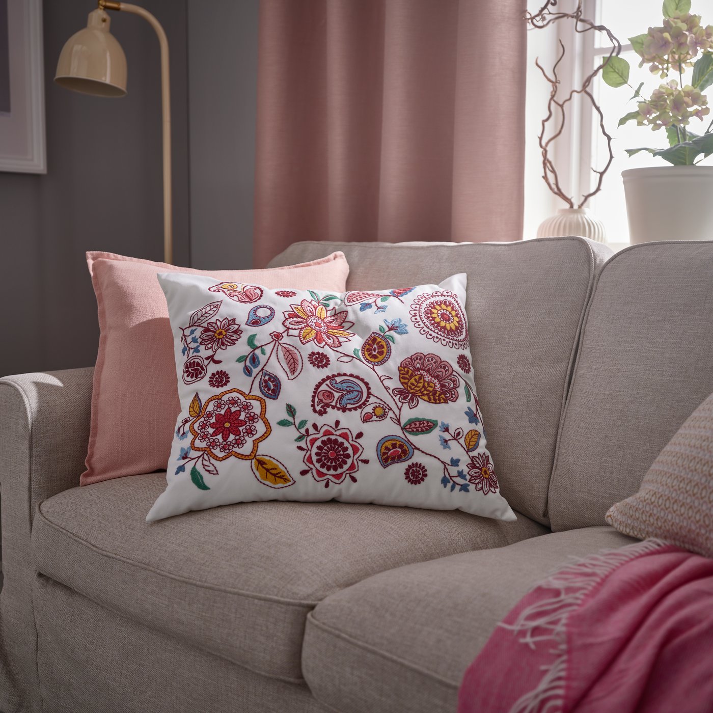 Coussin FJÄLLFRYLE blanc multicolore/broderie