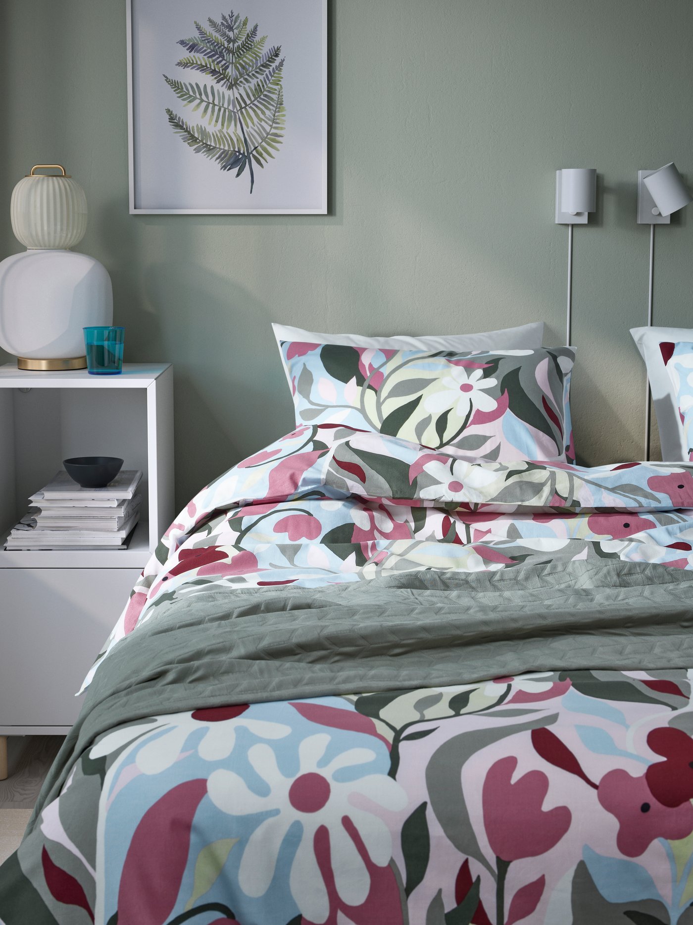 Bunte KORSKOVALL Bettwäsche mit Blumenmuster, bestehend aus einem Bettbezug und 2 Kissenbezügen