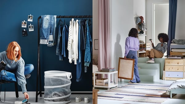 洋服の掛かったラックの横で、スツールに座る人物。室内で話す二人の人物。