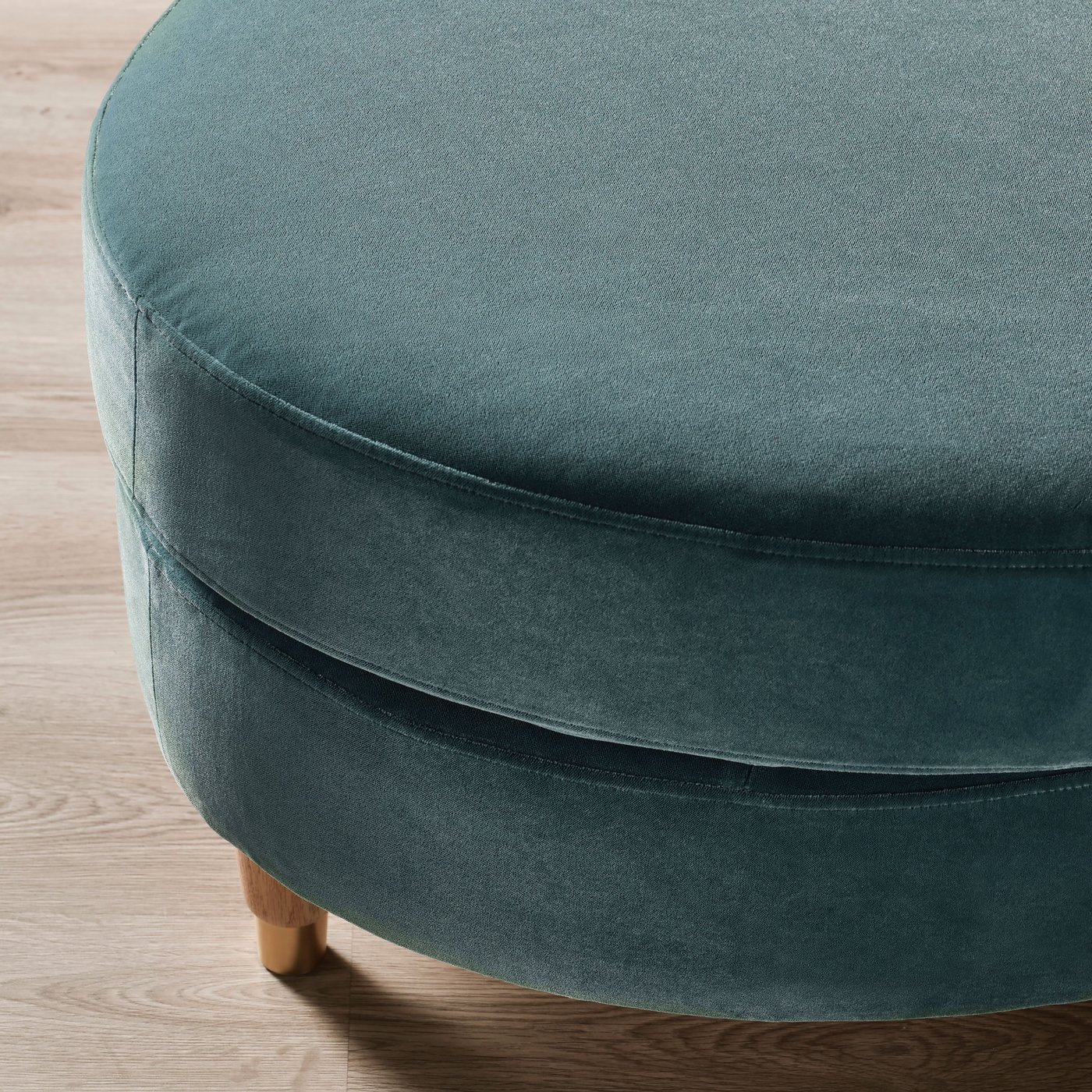 Fragment szaroniebieskiego podnóżka VALNÄS