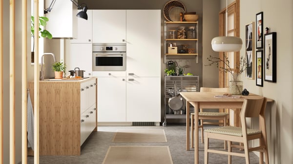 A white VEDDINGE door