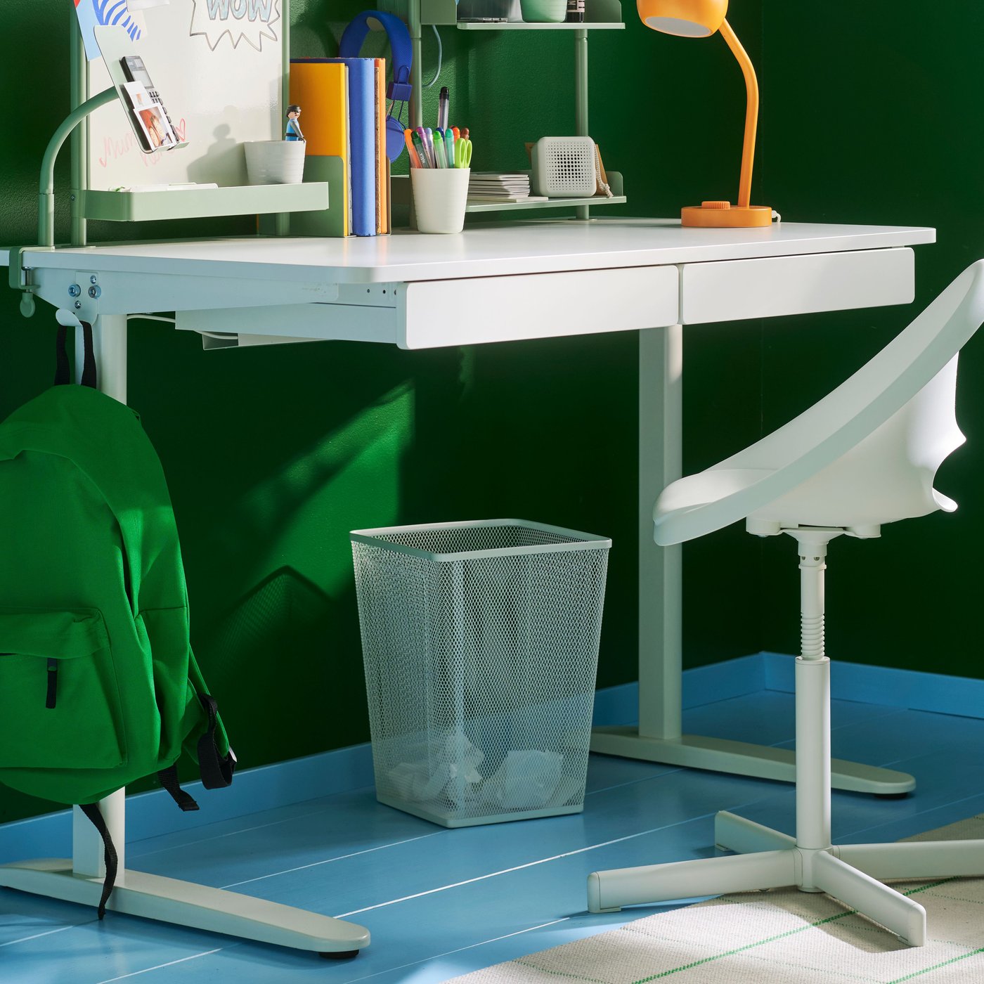 A white SIBBEN children's desk chair in the childrens room