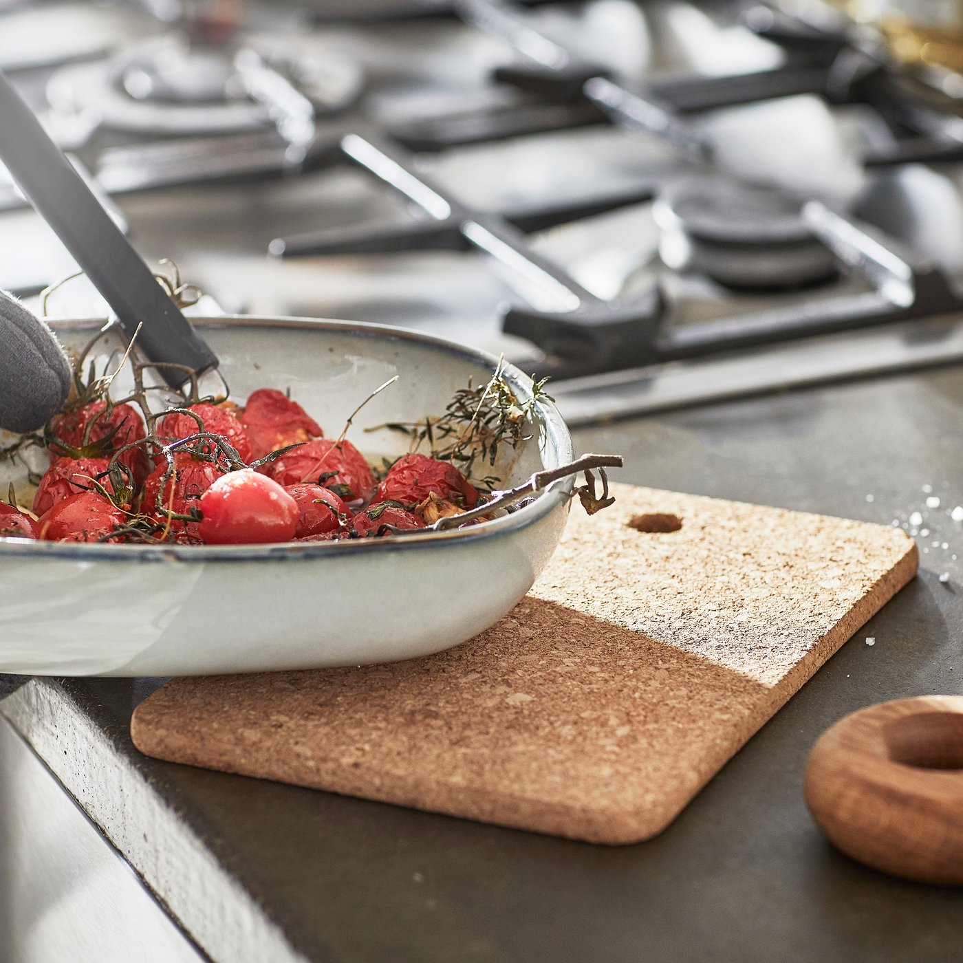 A cork HEAT pot stand