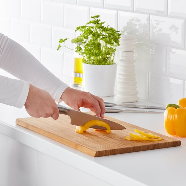 A bamboo APTITLIG chopping board