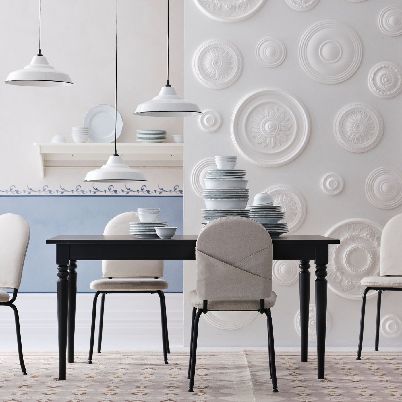 En Idekulla beige EBBALYCKE stol