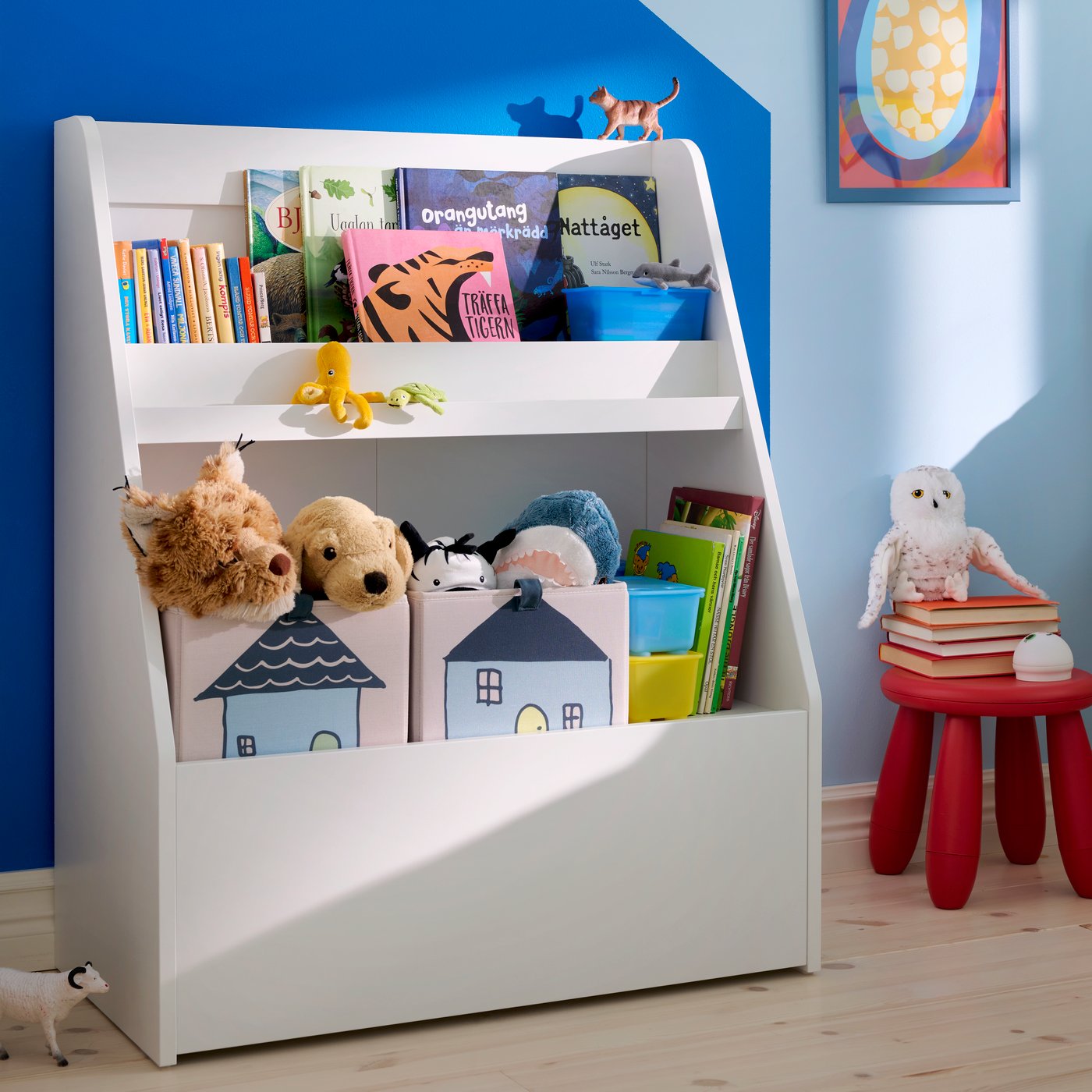 A white/rabbit battery-operated KORNSNÖ LED night light in the childrens room