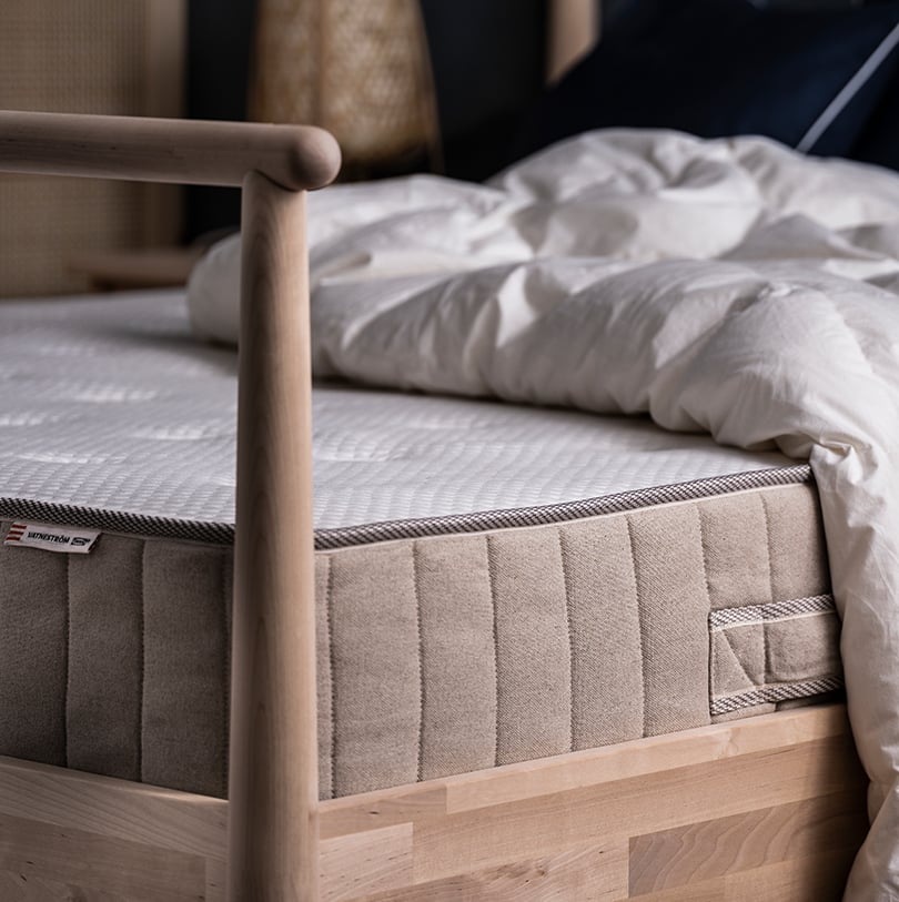 A firm/natural VATNESTRÖM pocket sprung mattress in the bedroom