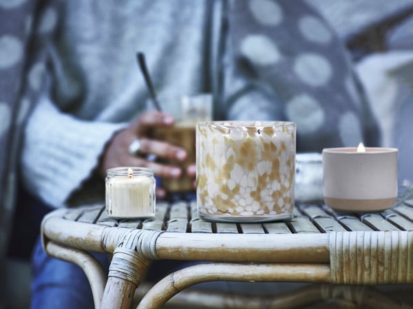 A Vanilla/light grey-beige JÄMLIK scented candle in glass, 2 wicks