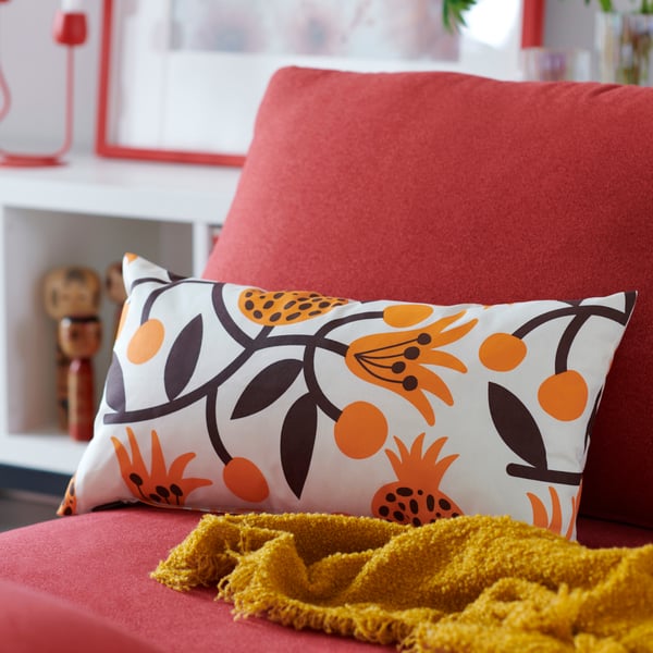 A pomegranate/orange FÖSSTA cushion