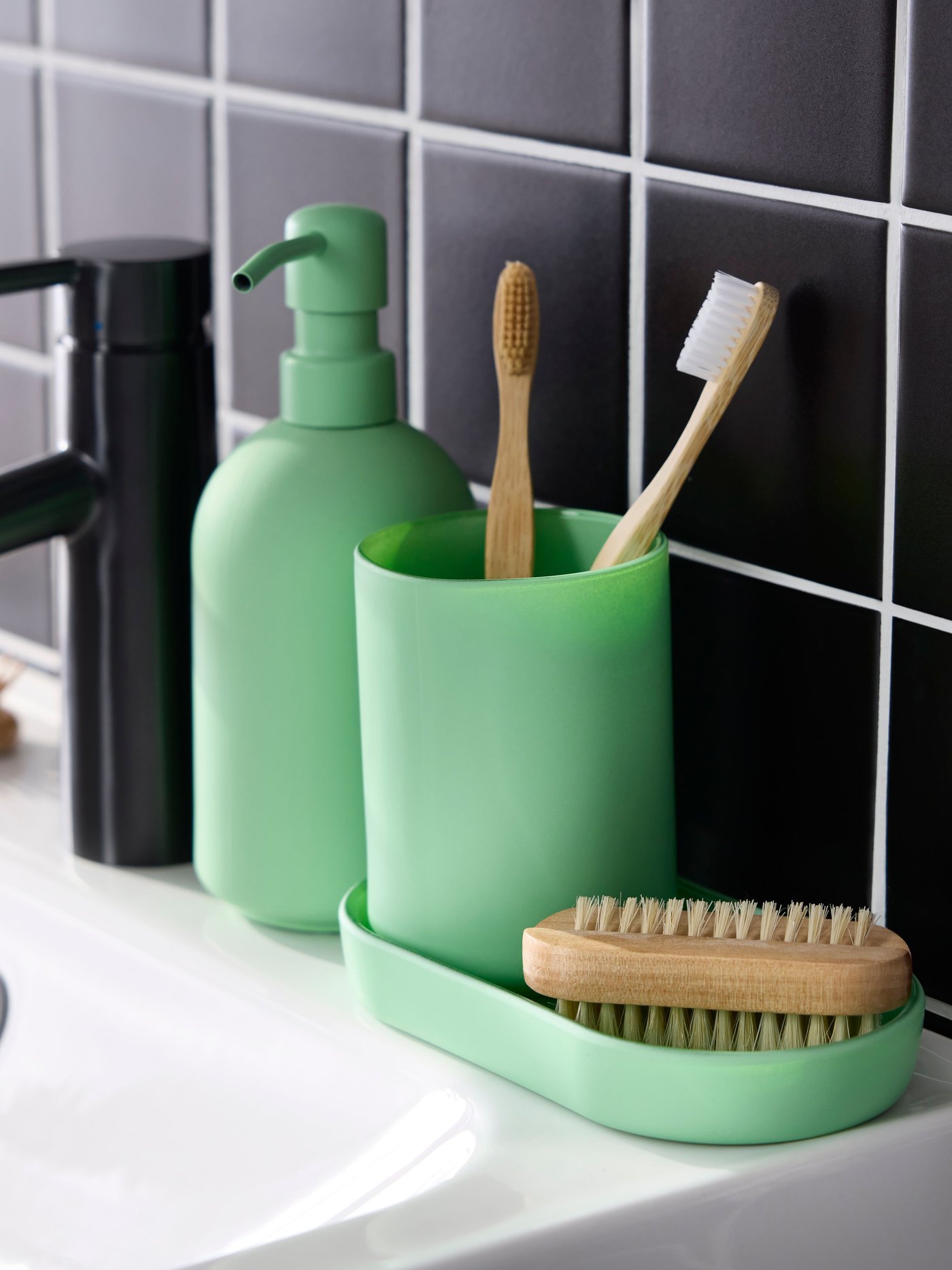 A light green GANSJÖN 3-piece bathroom set