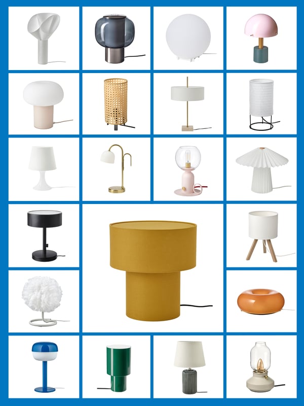 Collage med 20 olika bordslampor i varierande former, färger och material, inklusive metall, glas, tyg och plast, arrangerade i ett rutnät med blå ram. STOCKHOLM bordslampa i senapsgult tyg sticker ut med en större bild i mitten av collaget.