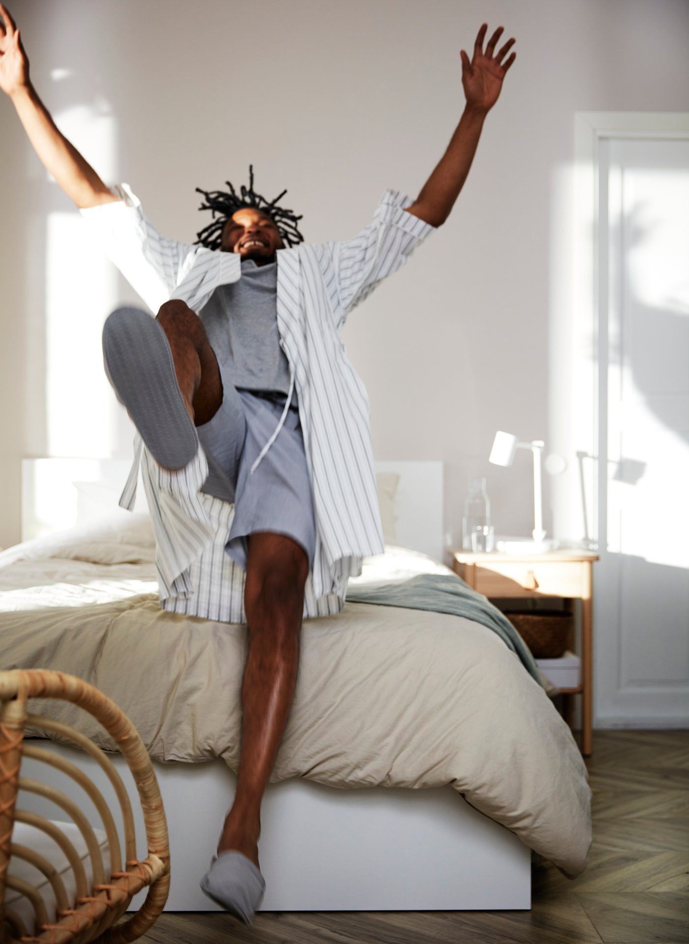 A firm/light blue VÅGSTRANDA pocket sprung mattress