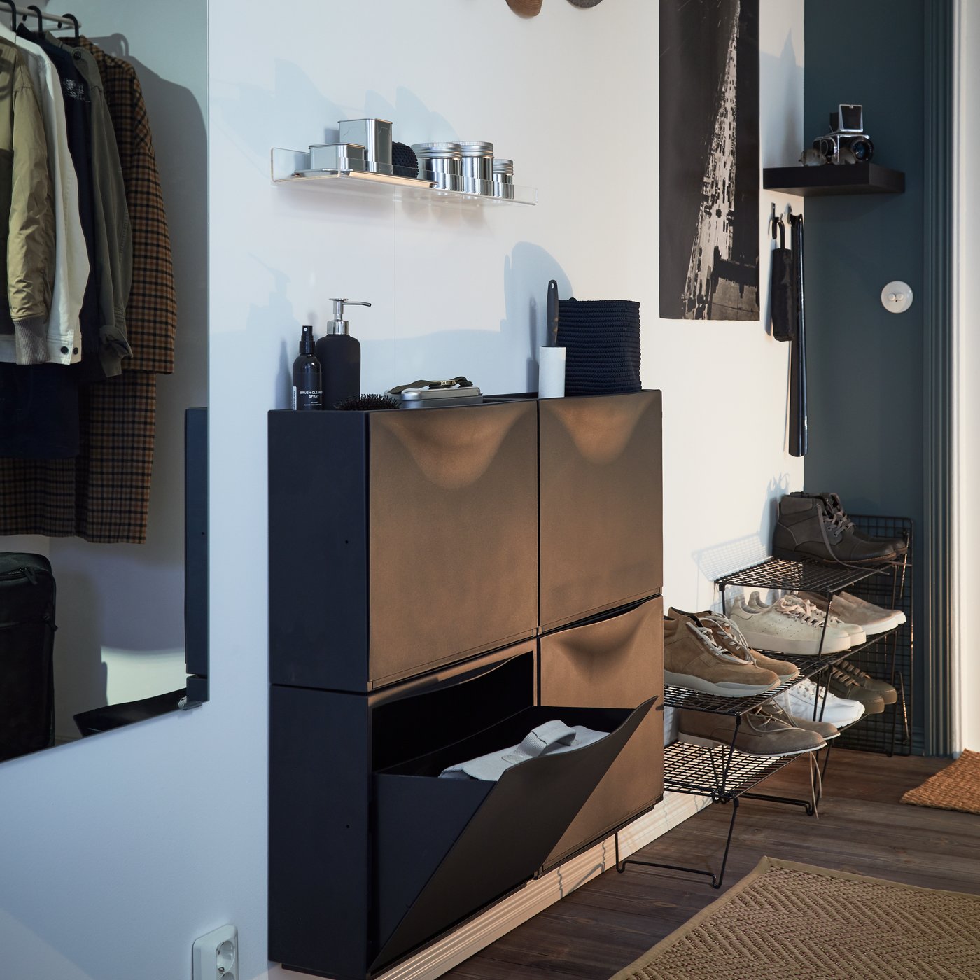 A grey GREJIG shoe rack in the hallway