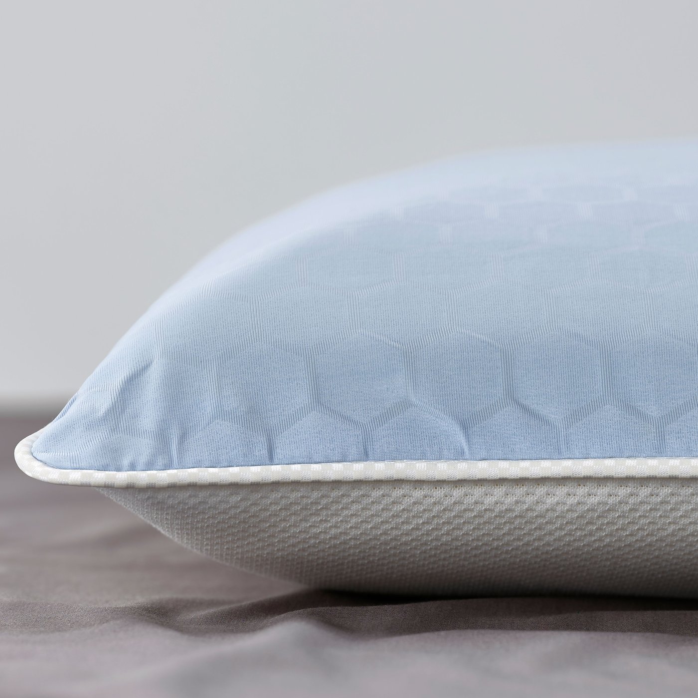 Ergonomic pillow