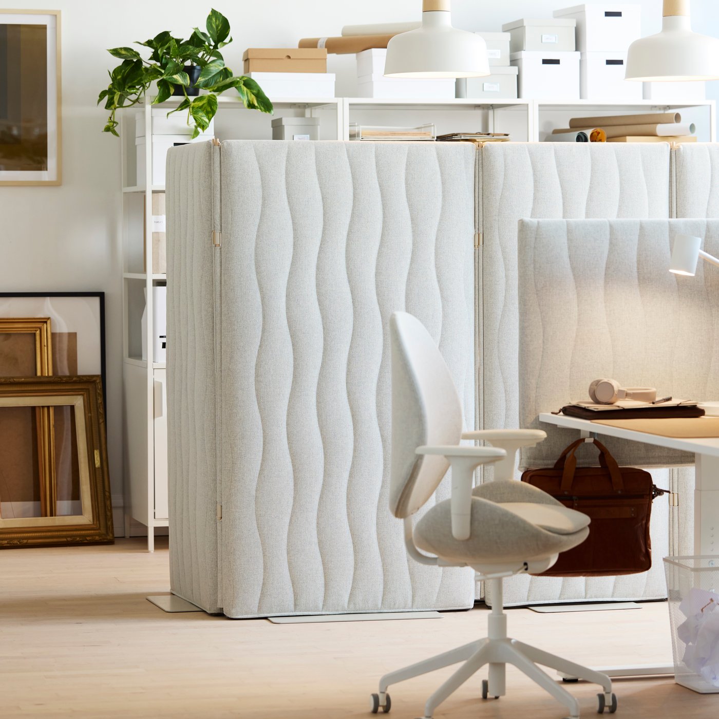 A Gunnared beige MITTZON acoustic screen, floor standing