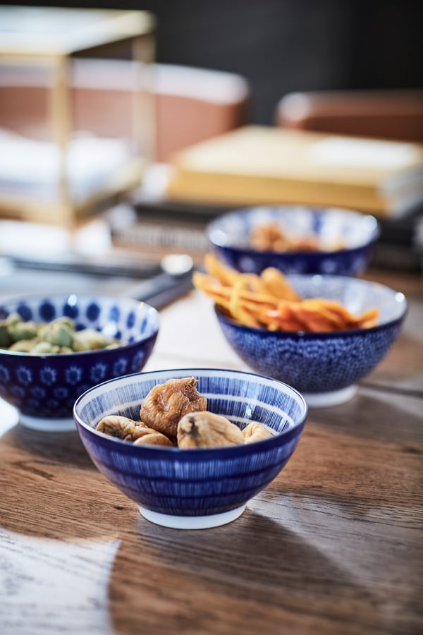 A patterned/blue ENTUSIASM bowl in the dining room