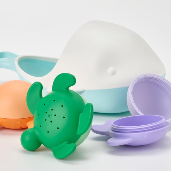 An ÄNGSHUMLA four-piece bath toy set