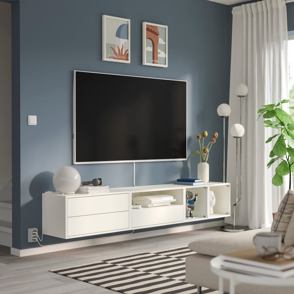A white FADO table lamp
