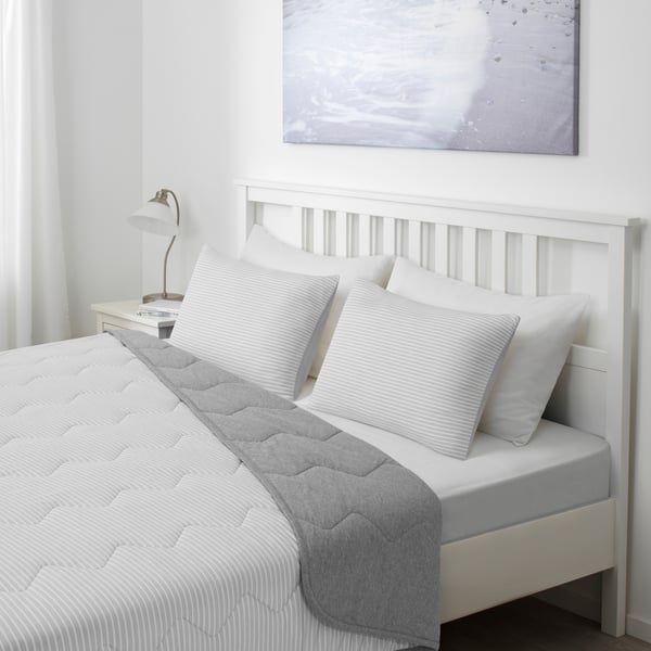 A grey/stripe BRANDLILJA duvet, cool