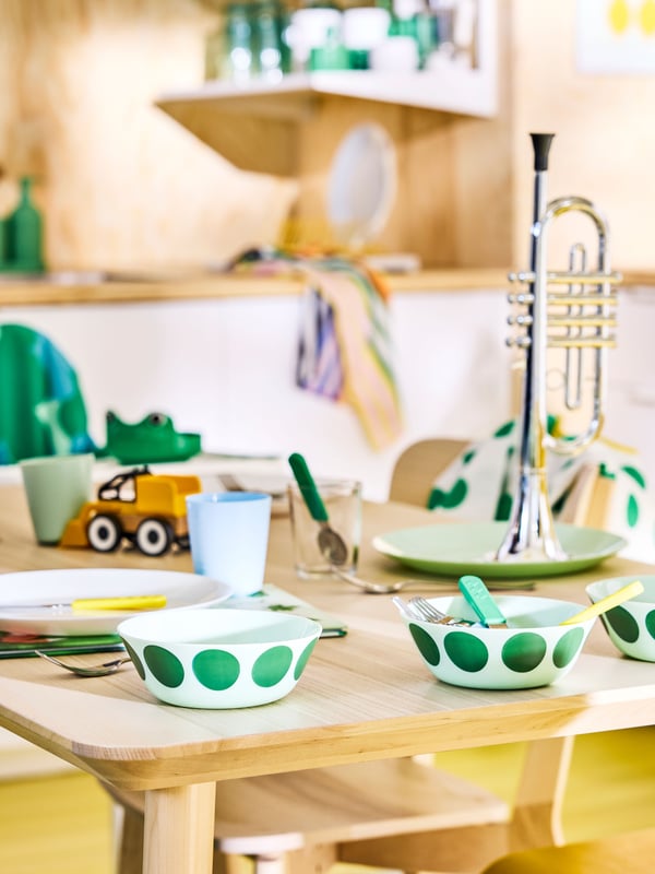 A mixed colours KALAS mug in the NA