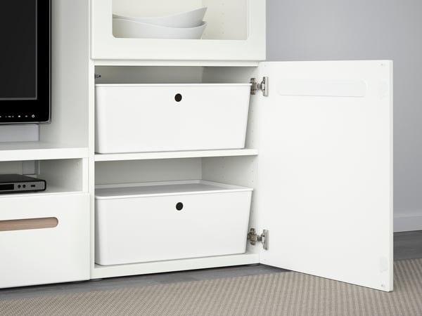 A white KUGGIS box with lid