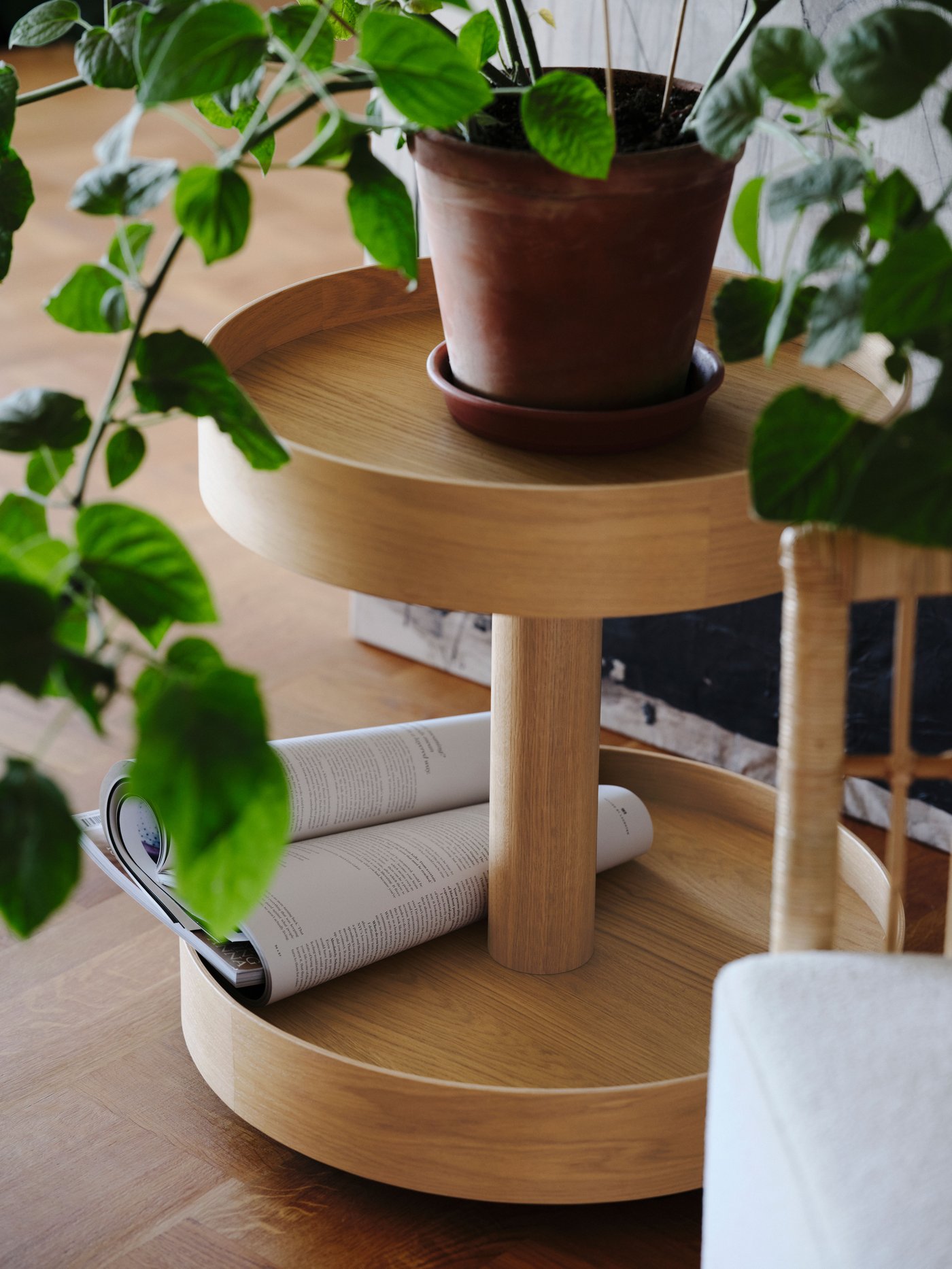 An oak veneer STOCKHOLM 2025 side table on castors in the living room