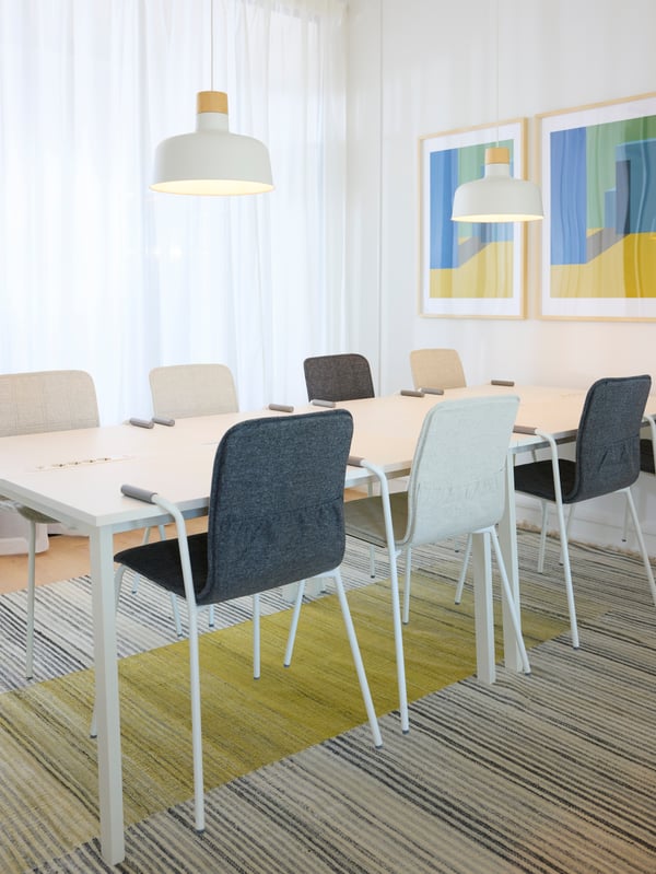 Funda para silla LÄKTARE Gunnared beige claro en una oficina doméstica
