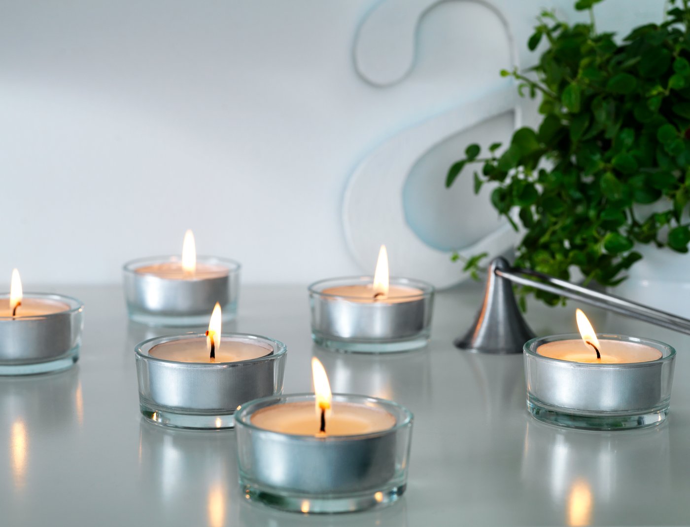 A GLIMMA unscented tealight in the NA