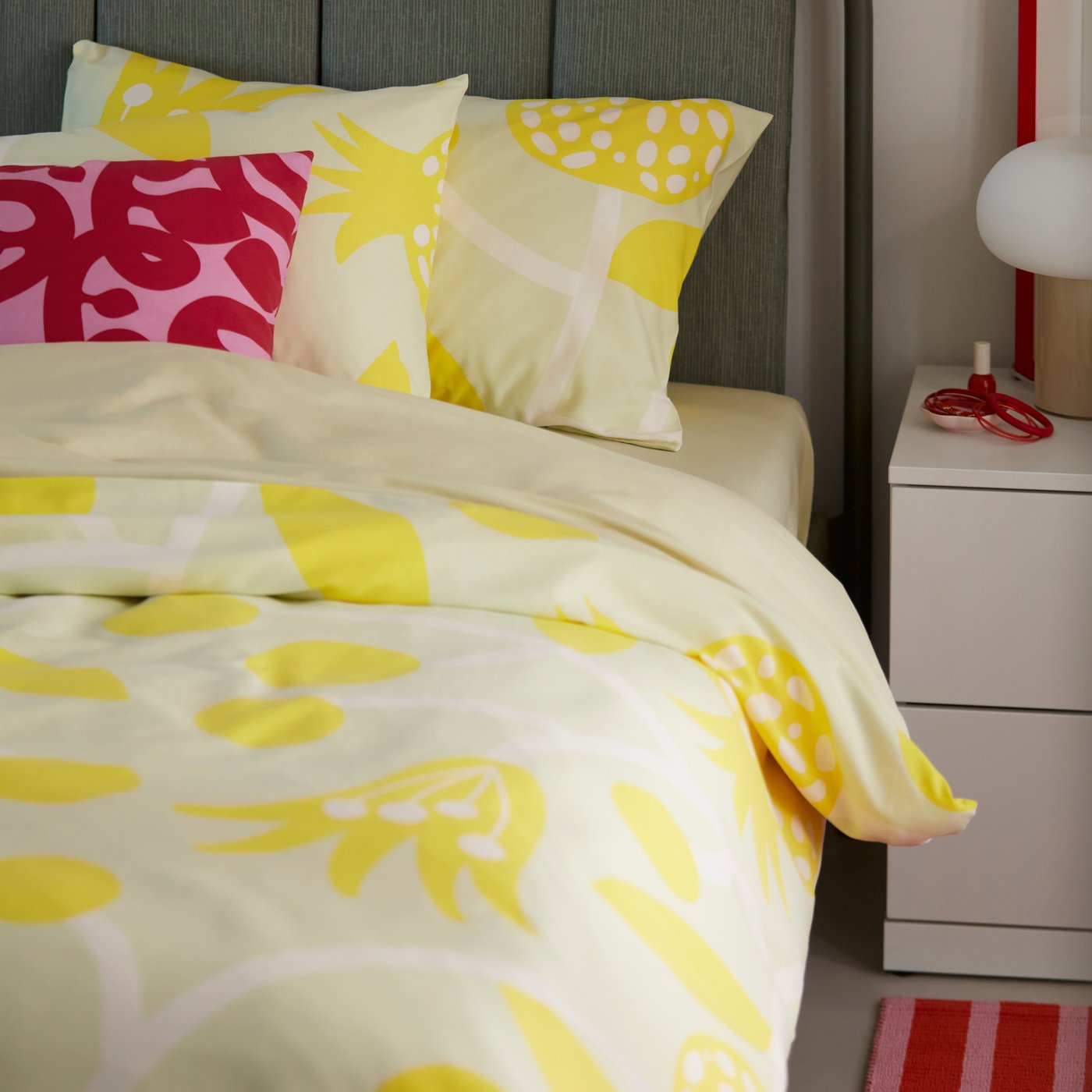 A pomegranate/yellow FÖSSTA 4-piece bedlinen set