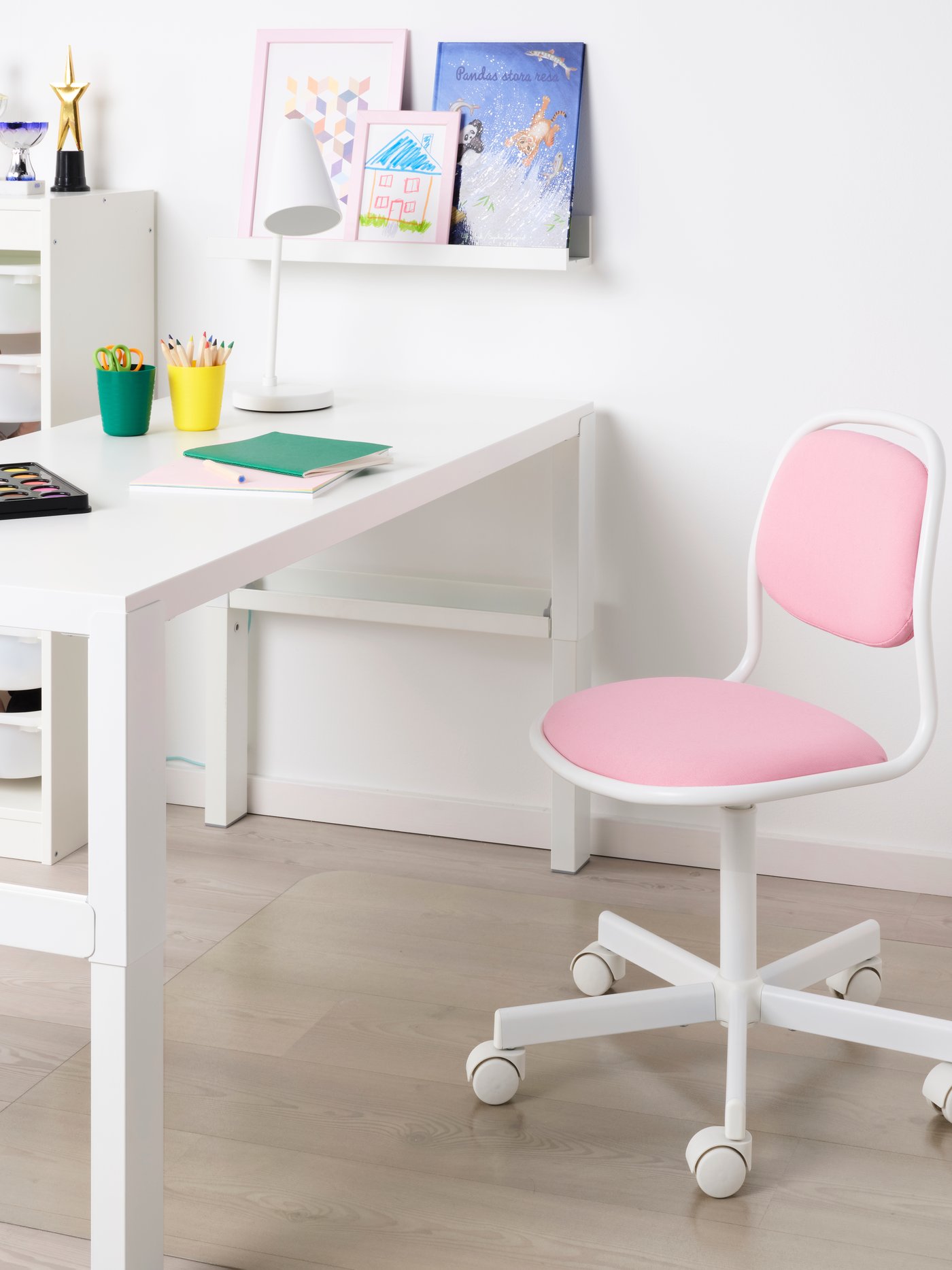 A white/Vissle pink ÖRFJÄLL children's desk chair
