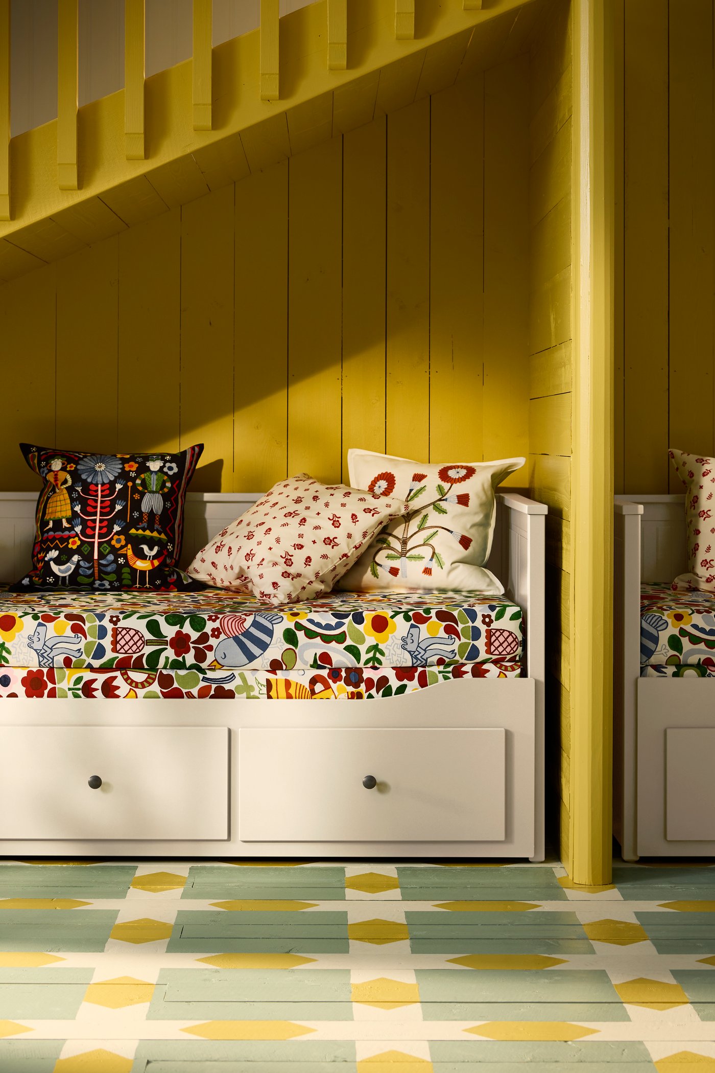 A white/embroidery dark orange FACELIOR cushion cover