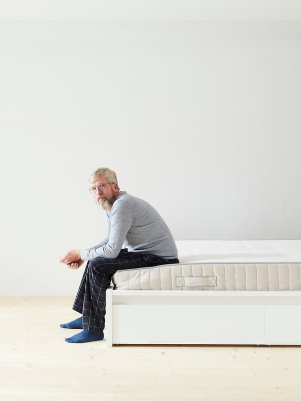 A medium firm/natural VATNESTRÖM pocket sprung mattress in the bedroom