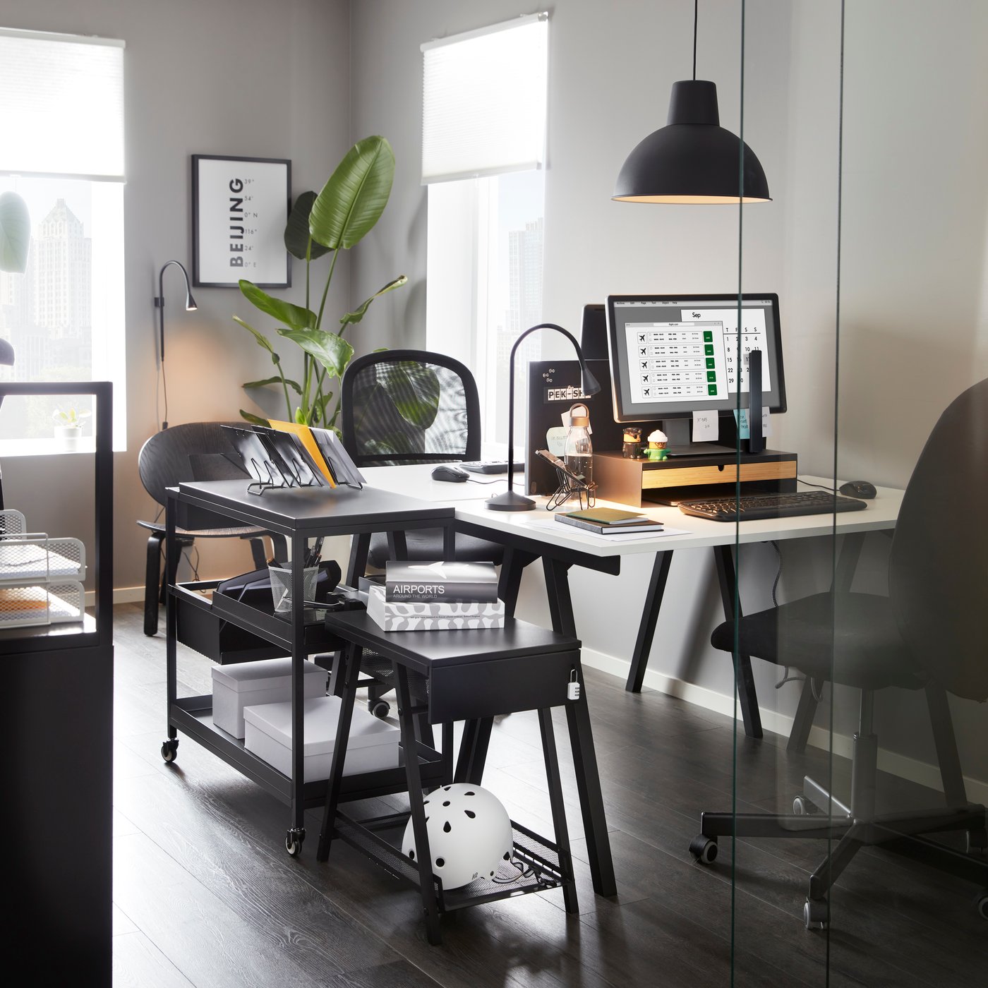 An anthracite TROTTEN drawer unit in the home office