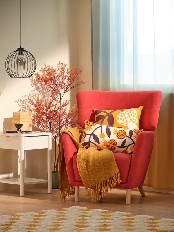 A pomegranate/orange FÖSSTA cushion