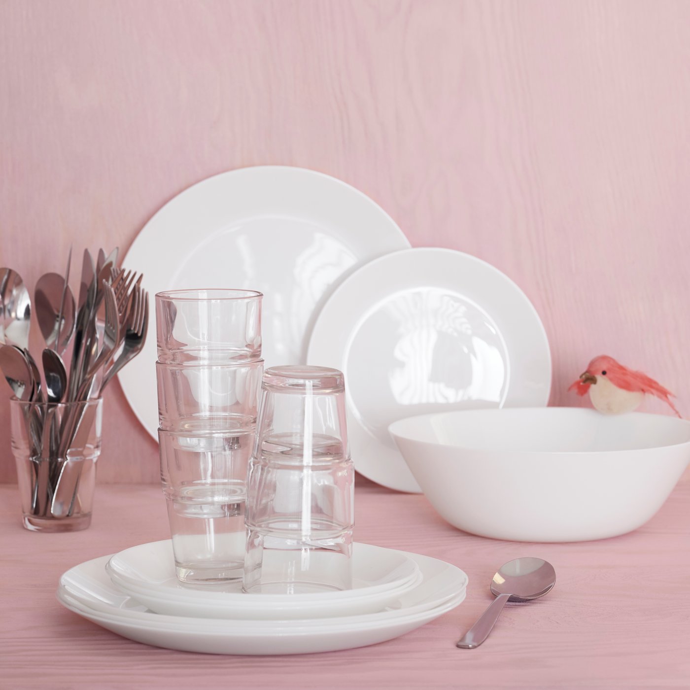 A white OFTAST plate in the dining room