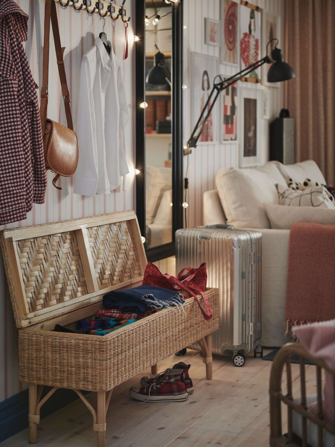 ハンドメイドの籐製のTOLKNING/トルクニング ベンチ 収納付き