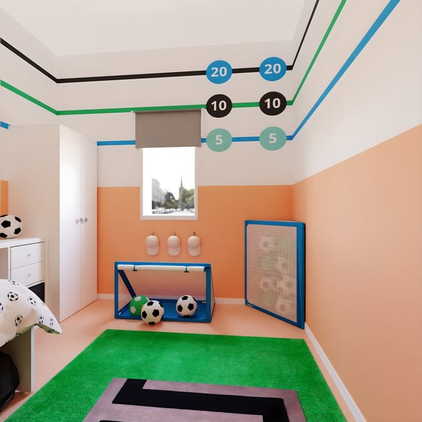 Habitación infantil con temática de fútbol, paredes color melocotón, alfombra verde, balones repartidos por el suelo, red de portería SPORTSLIG, y techo decorado con líneas y números en círculos de colores.