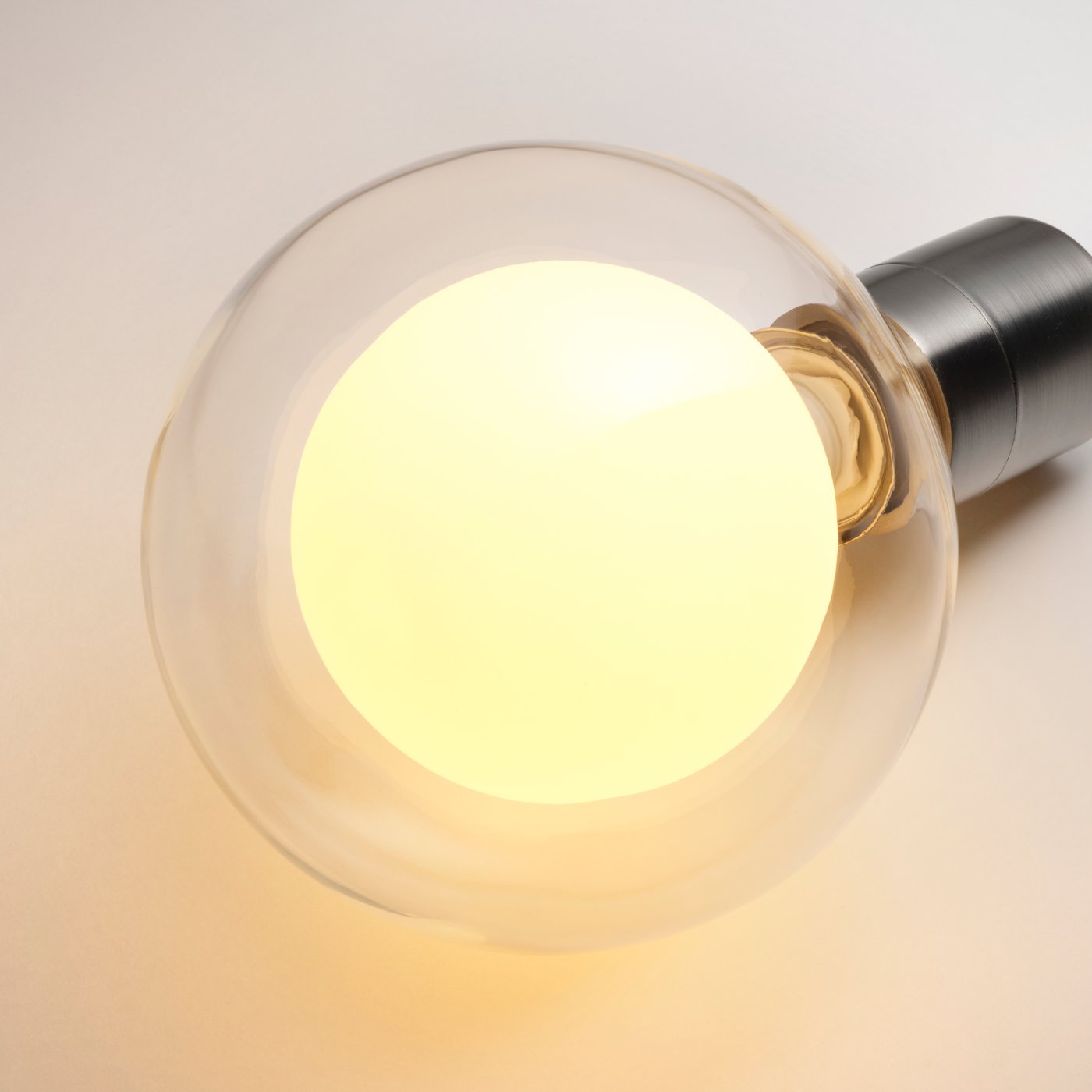A double globe clear glass MOLNART LED bulb E27 200 lumen in the NA
