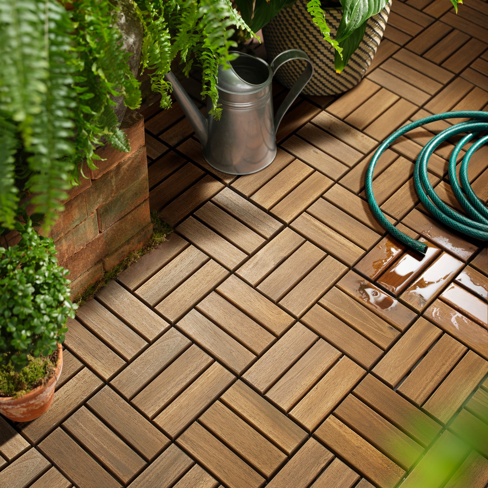 An acacia RUNNEN floor decking, outdoor